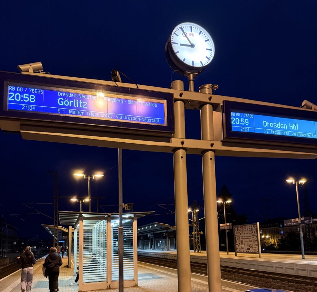 Dresden Mitteの駅にて