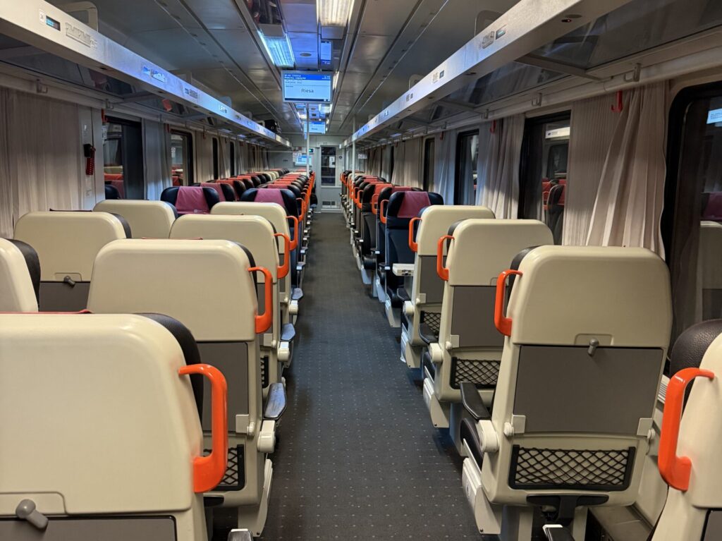 1等車だとガラガラでよく寝れます。
