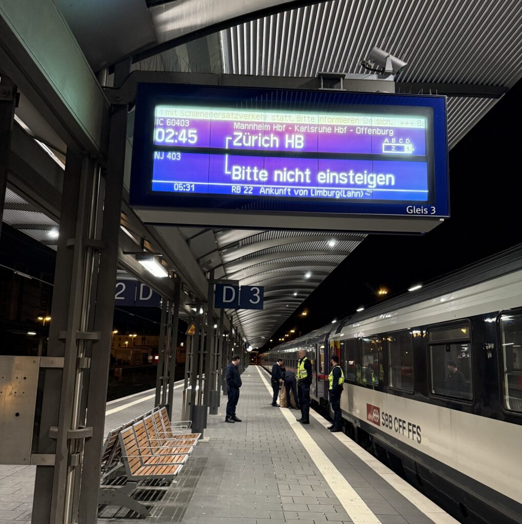 深夜のフランクフルト駅で乗り換え