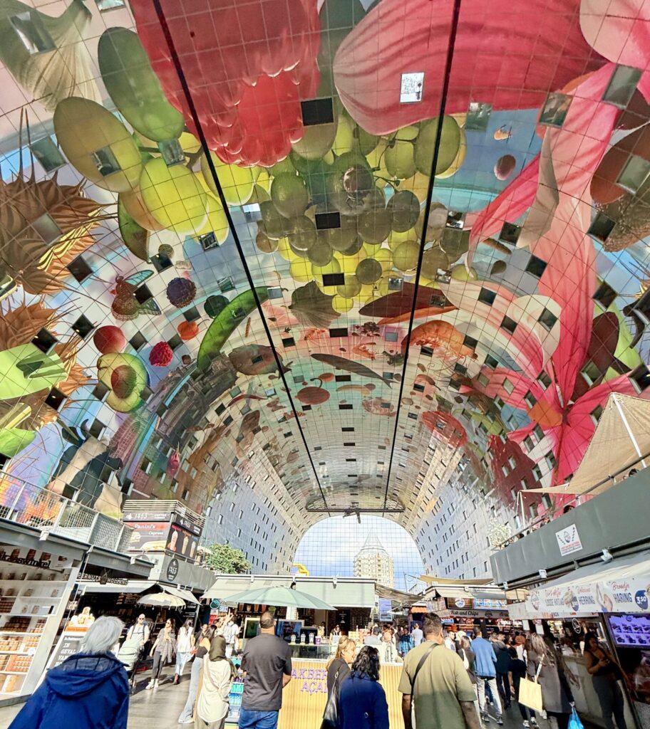巨大でおしゃれな複合施設Markthal